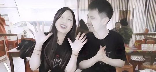 Edan! Sisca Kohl Menyantap Indomie Pakai 100 Cabai