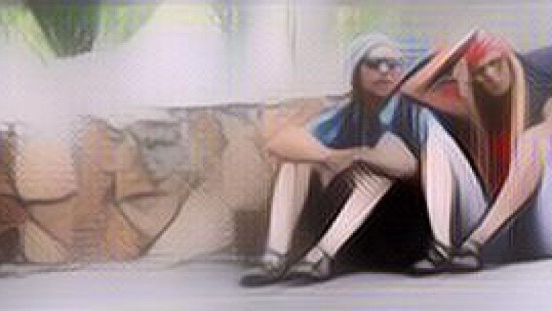 Tren Turis Miskin, Jalan-Jalan Modal Ngemis, Mau Coba?