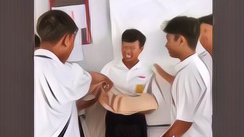Anak-anak SMP Ini Patungan Belikan Temannya Sepatu Baru, Alasannya Menyentuh Hati