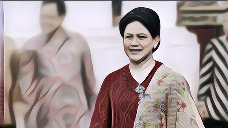 Salfok Banget Sama Sandal Jepit Ibu Iriana Jokowi Saat ke Masjid Raya Sheikh Zayed Solo