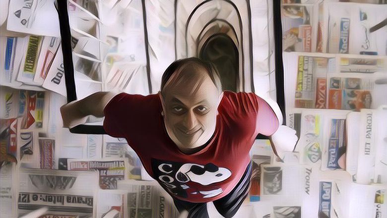 Seorang Pria Pecahkan Rekor karena Koleksi Ribuan Surat Kabar dari 115 Negara