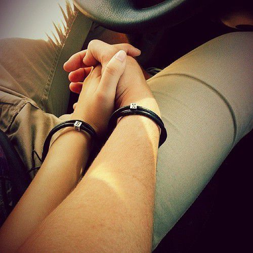 2. Dimanapun, memegang tanganmu