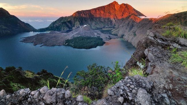 6. Gunung Rinjani