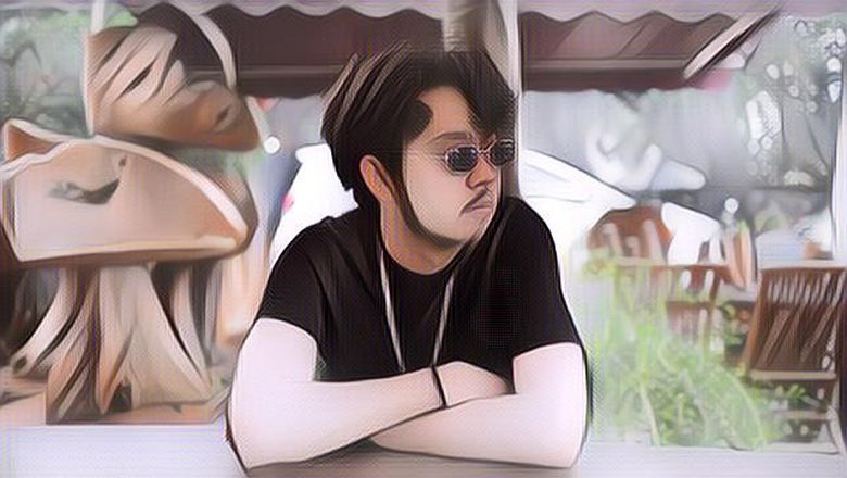 Pamungkas Beberkan Alasan Usap HP ke Organ Vital, Benarkah Cuma Fan Service?