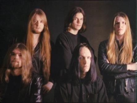 1. Dibentuk tahun 1995, vokalis originalnya cowok