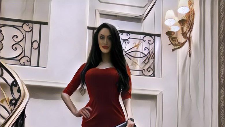 Pakar Seks Cantik Asal Rusia Tewas Secara Misterius Tanpa Busana di Hotel Mewah