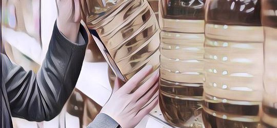 Jengkel Gara-Gara Hal Ini, Viral Seorang Ibu-Ibu Bawa Minyak Goreng ke Resto Favoritnya