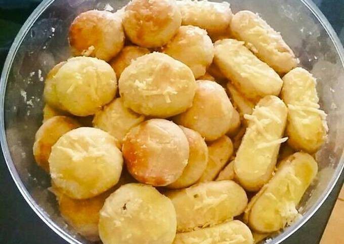 1. Kastengel dan Nastar