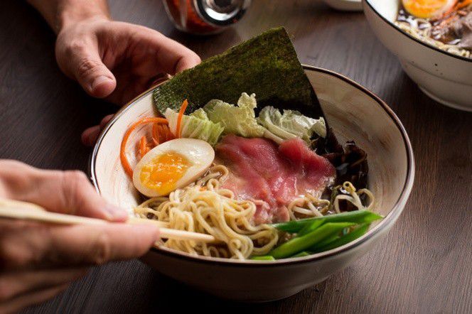 2. Suasana makan di tempat dan di rumah terasa beda