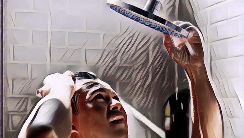 Hindari Tiga Waktu Mandi Ini Pas Lagi Musim Hujan, Bisa Sebabkan Kematian Loh!