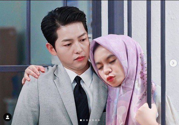 3. Bersandar dulu di pundak abang mafia ganteng ah..