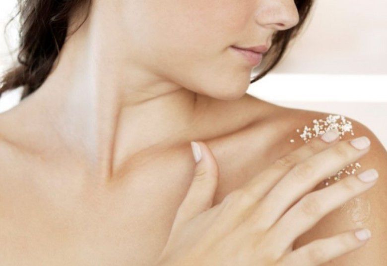 3. Menghilangkan kulit mati