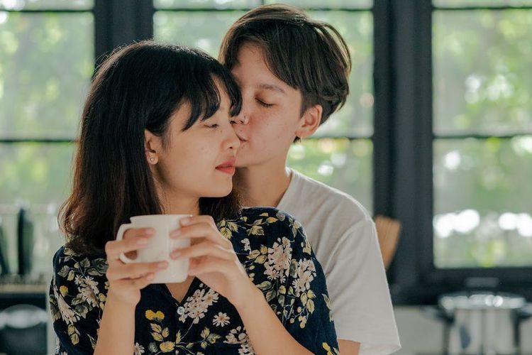 4. Tetap Memberikan Perhatian