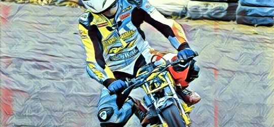 Seorang Pengendara Sepeda Motor Menangis Saat Motornya Akan Diangkut Polisi