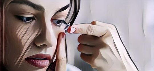 Hindari 4 Kebiasaan Buruk Memakai Softlens, Jangan Asal Pakai!
