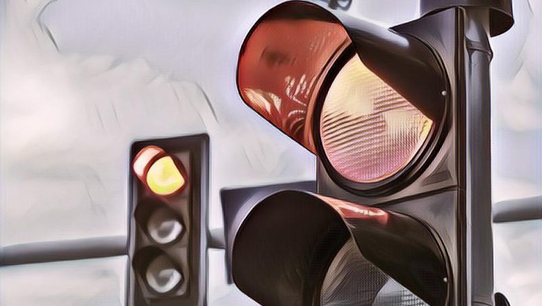 4 Lampu Merah Terlama di Indonesia yang Bikin Habis Stok Sabar