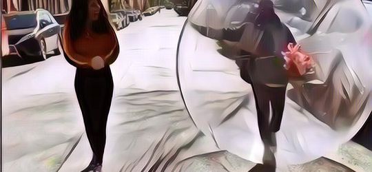 Cowok Ini Kencan Pake Gelembung ... Bener-bener Kisah Cinta di Tengah Karantina Nih~