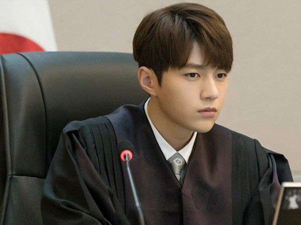 3. Hidup di dunia fiksi