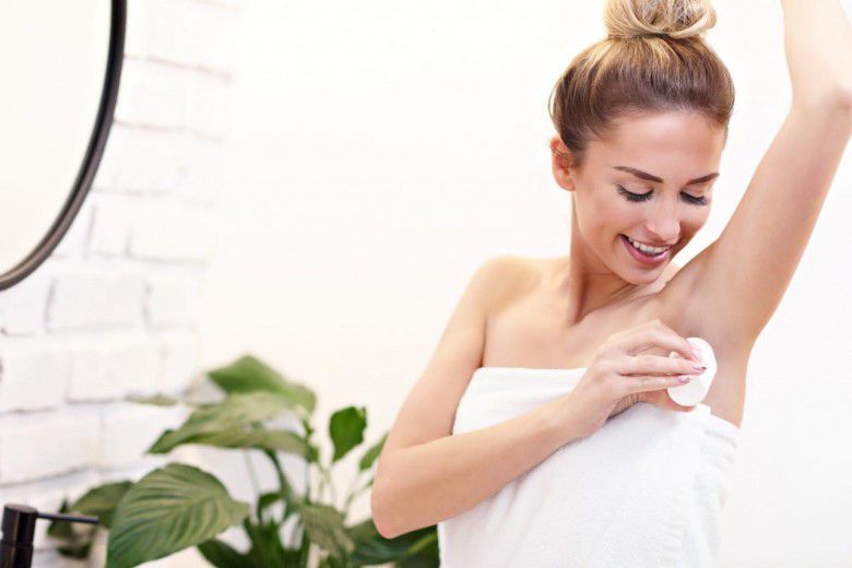 5. Memakai Deodorant