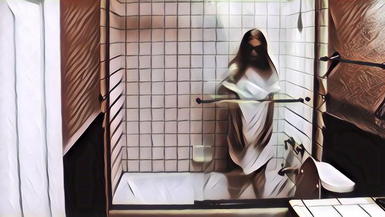 Ngerekam Orang Mandi, yang Nampak Malah Sosok Mengerikan