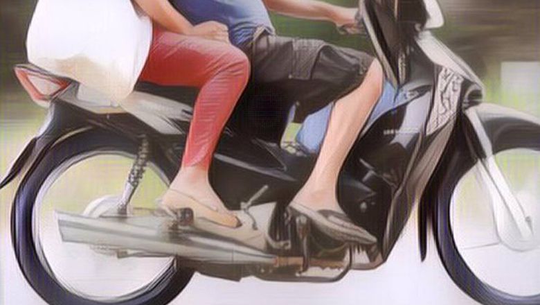 Pengendara Motor Dilarang Menggunakan Sandal Jepit, Bagaimana dengan Heels?