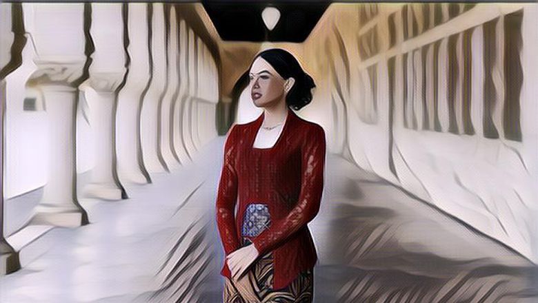 Foto-Foto Maudy Ayunda saat Wisuda, Pakai Kebaya di Kampus Ternama AS