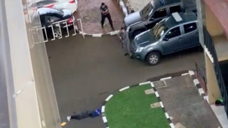 Beraksi Sebagai Lone Wolf