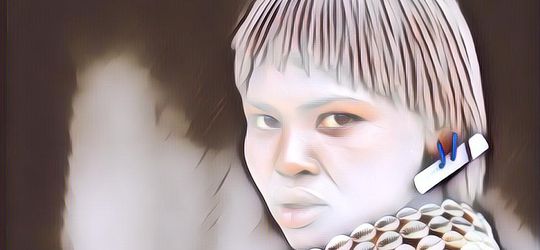 Biar Terlihat Cantik dan Ganteng, Suku di Afrika Gunakan SIM Card dan Tutup Botol Sebagai Aksesorinya