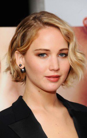 2. Belahan rambut sisi kiri