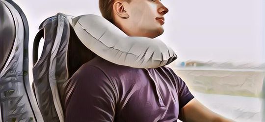 Biar Nyaman Saat di Perjalanan, Begini Lho Cara Pakai Bantal Leher yang Benar
