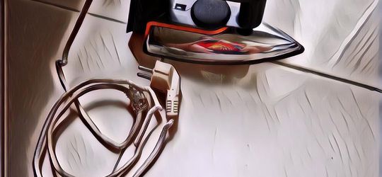 Kasian, Driver Ojol Ikhlas Pesanan Makanannya Dibayar Pakai Setrika Bekas Sama Mahasiswa