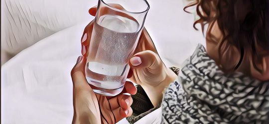 Bolehkah Minum Air Dingin Saat Cuaca Panas? Begini Saran Ahli