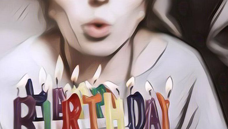 Heboh! Wanita Ini Rayakan Ulang Tahun Ke 19 di KFC, Pakai Cosplay Pakaian Tak Terduga