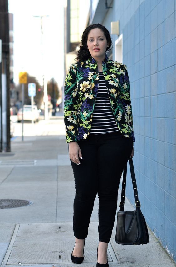 4. Warna monokrom match dengan outer floral