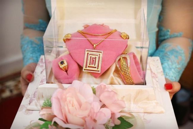 2. Aksesoris Pendukung Pakaian