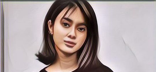 Pro Kontra Penyanyi Rahmania Astrini Jadi Pembuka Konser Coldplay