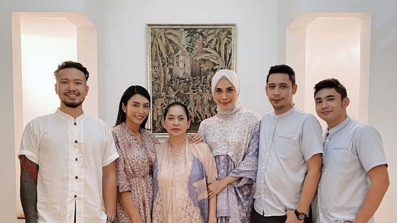 Foto Terakhir Tyas Mirasih Bersama Suami Sebelum Digugat Cerai