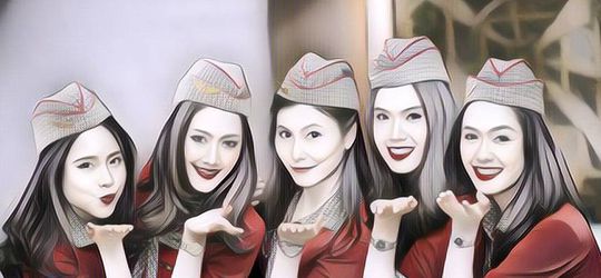 Mantan Pramugari Ini Bakar Semua Pakaian Seksinya Setelah Memutuskan Berhijab