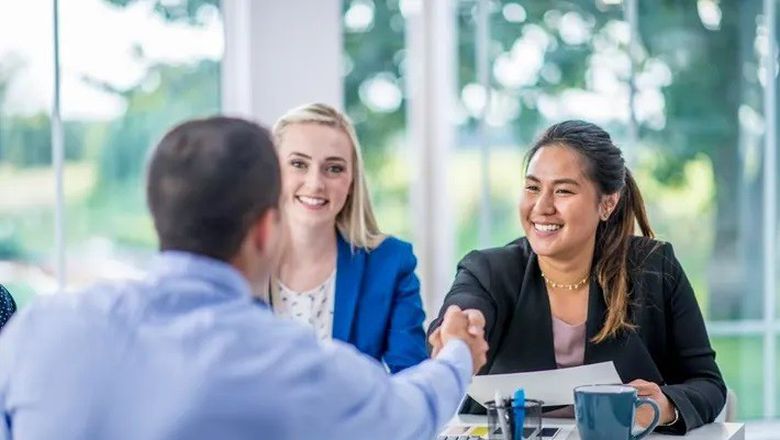 Tanda Green Flags di Lingkungan Kerja yang Bikin Pegawai Nyaman, Tempatmu Kayak Gini Enggak?