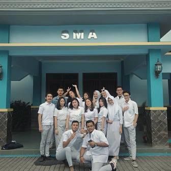 Foto bareng sama temen SMA