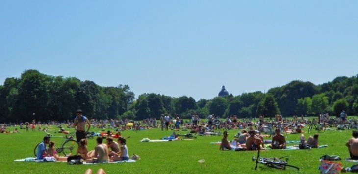 1. Taman Bois de Vincennes, Perancis