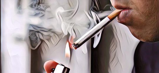 Duh, Pria Ini Merokok Dekat SPBU Trus Disemprot Pakai Alat Pemadam Kebakaran