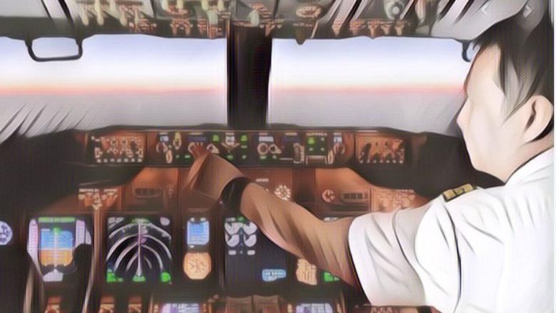 Akibat Pandemi, Pilot Ini Beralih Profesi Jadi Kurir Makanan Pakai Sepeda Motor