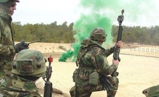 1. Granat asap punya kandungan beracun