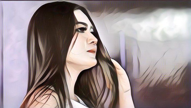 Momen Bahagia Nella Kharisma Di Wisuda