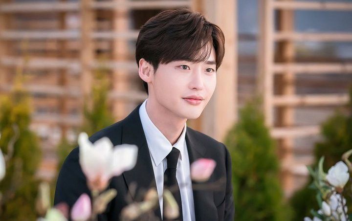 4. Lee Jong-suk