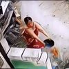 Pintu Depan Rumah Dilempari Kotoran Manusia, Penghuni Harus Lewat Jalan Ini untuk Keluar Masuk