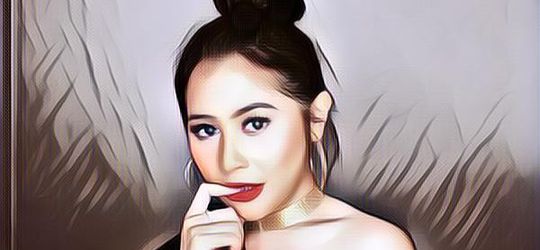 Gaya Fashion Prilly Latuconsina Buat Kamu Yang Bertubuh Mungil