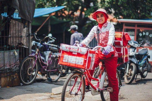 3. Mudik Pakai Seragam Lady Yakult