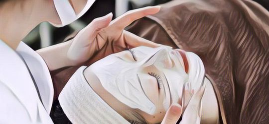 Kocak, Petugas Klinik Kecantikan Ini Di-Prank saat Lagi Peel Off Masker, Warganet: Bikin Trauma